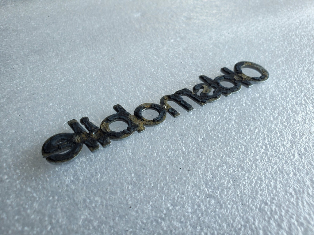(1) Oldsmobile OEM Chrome Metal Emblem Badge Logo Nameplate Name Plate VNTG