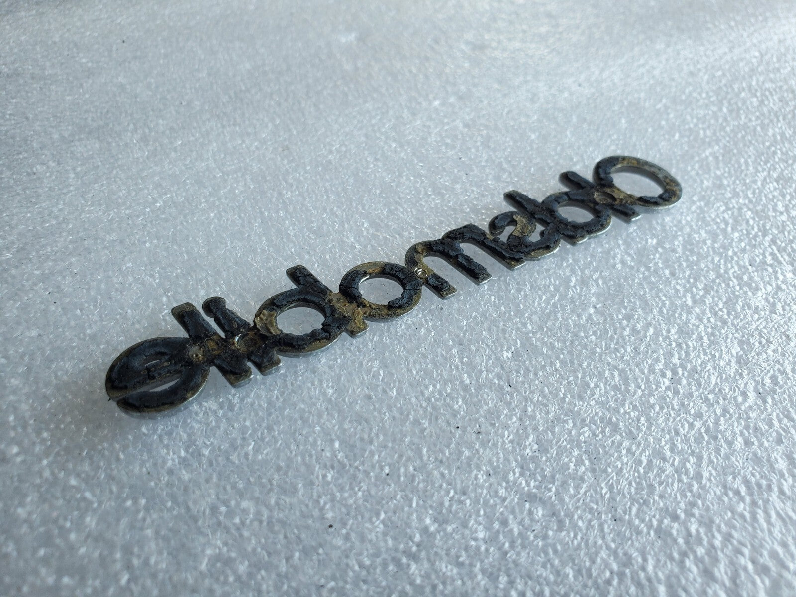 (1) Oldsmobile OEM Chrome Metal Emblem Badge Logo Nameplate Name Plate VNTG