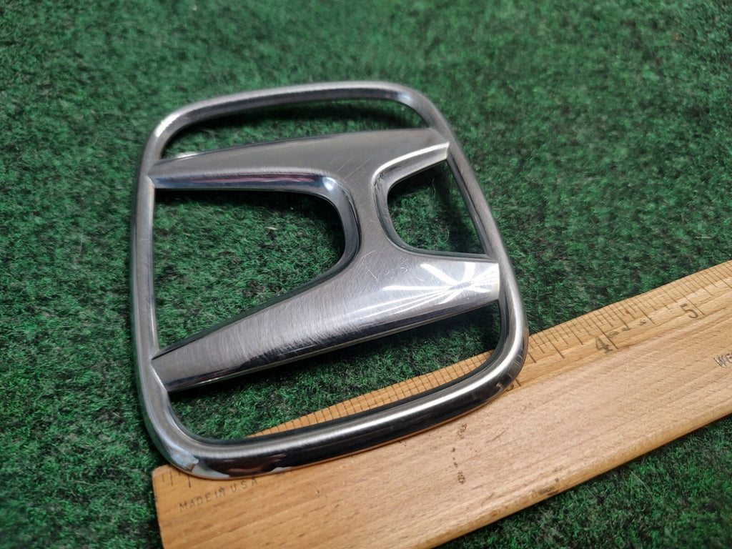 2005-2010 HONDA ODYSSEY REAR LIFTGATE EMBLEM LOGO SYMBOL 75701-SHJ-A000 OEM 2S9