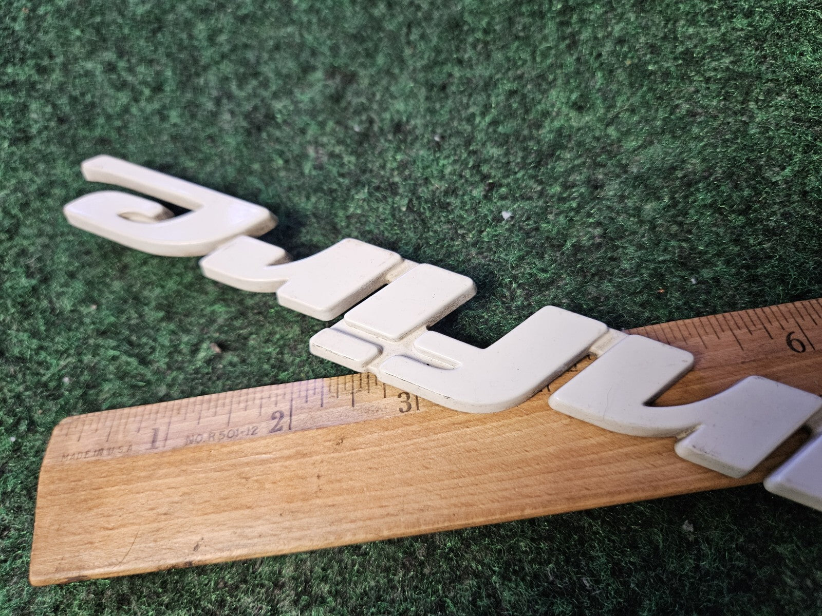 1998-2004 Pontiac Sunfire White Emblem Badge Logo Nameplate Name Plate 4M9
