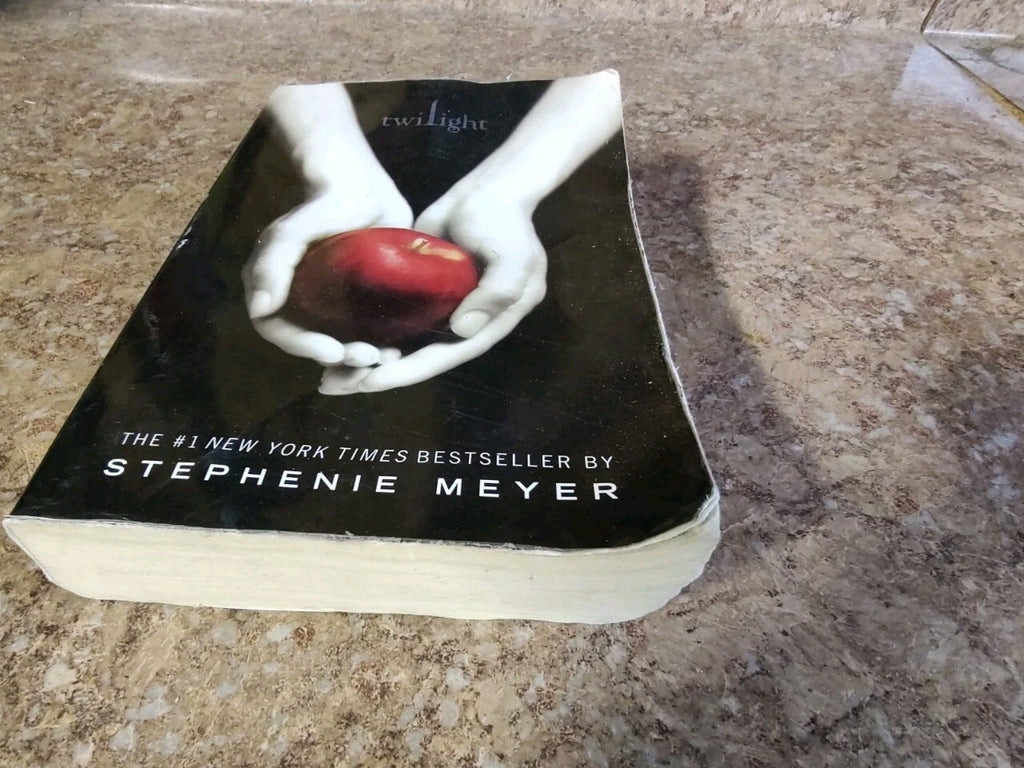 Twilight Book Meyer, Stephenie Paperback B12