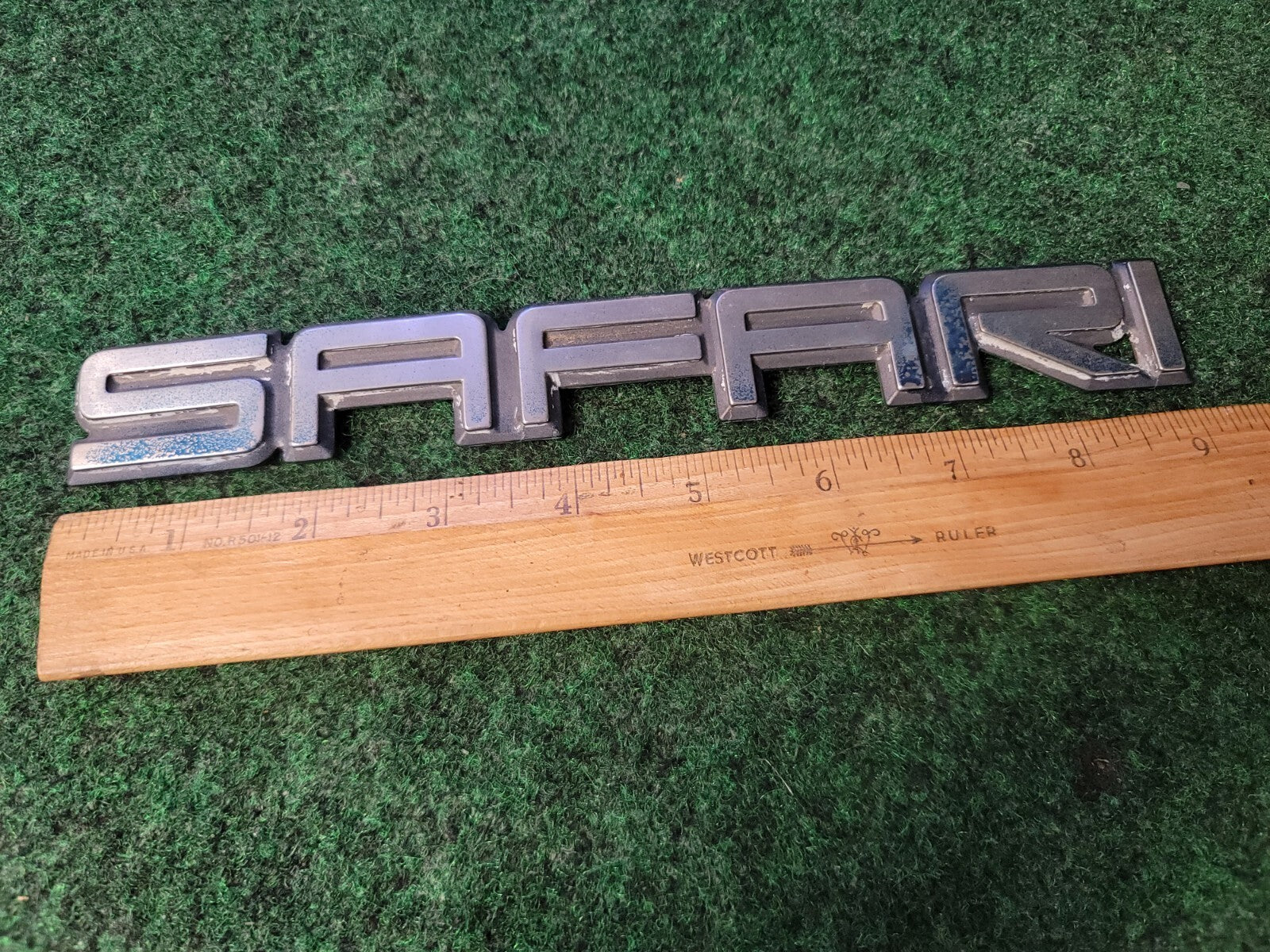 GMC 1995-2005 Safari Front Door Emblem Badge Logo Nameplate Name 15690680 2S9