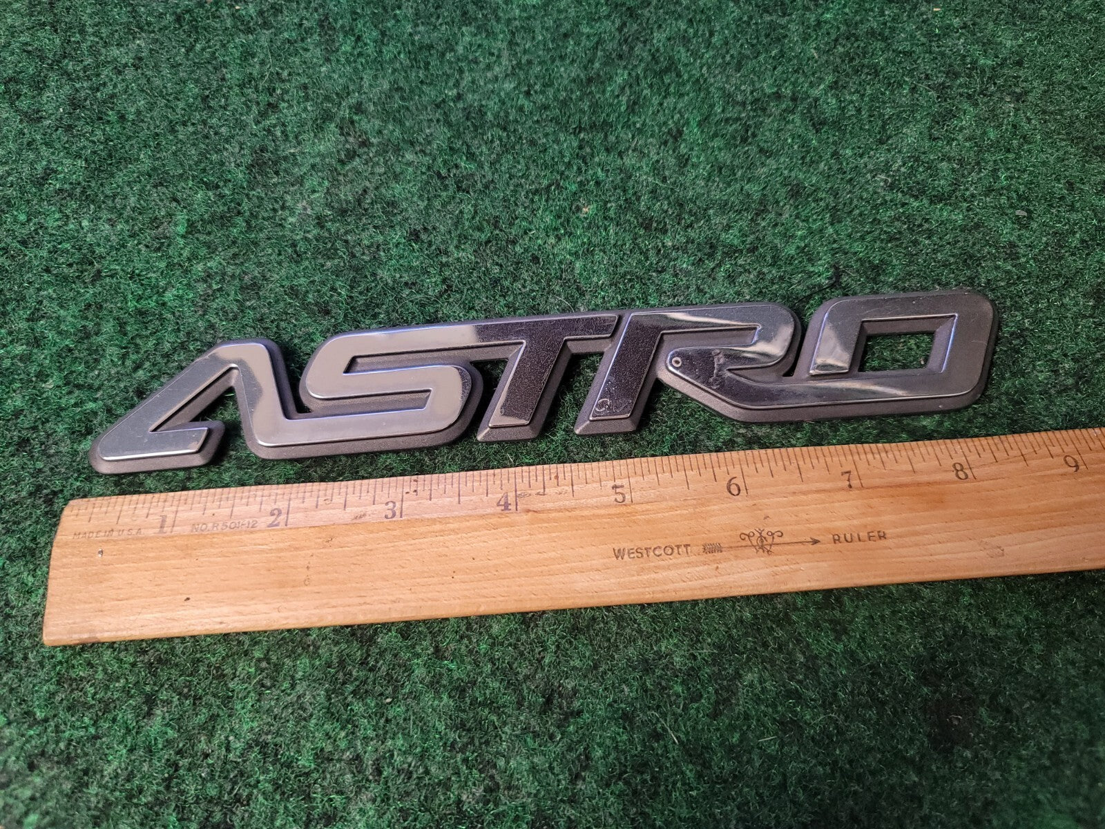 1996-2005 CHEVROLET Astro Van Rear Emblem Badge Logo Nameplate 15724741 OEM 2S9