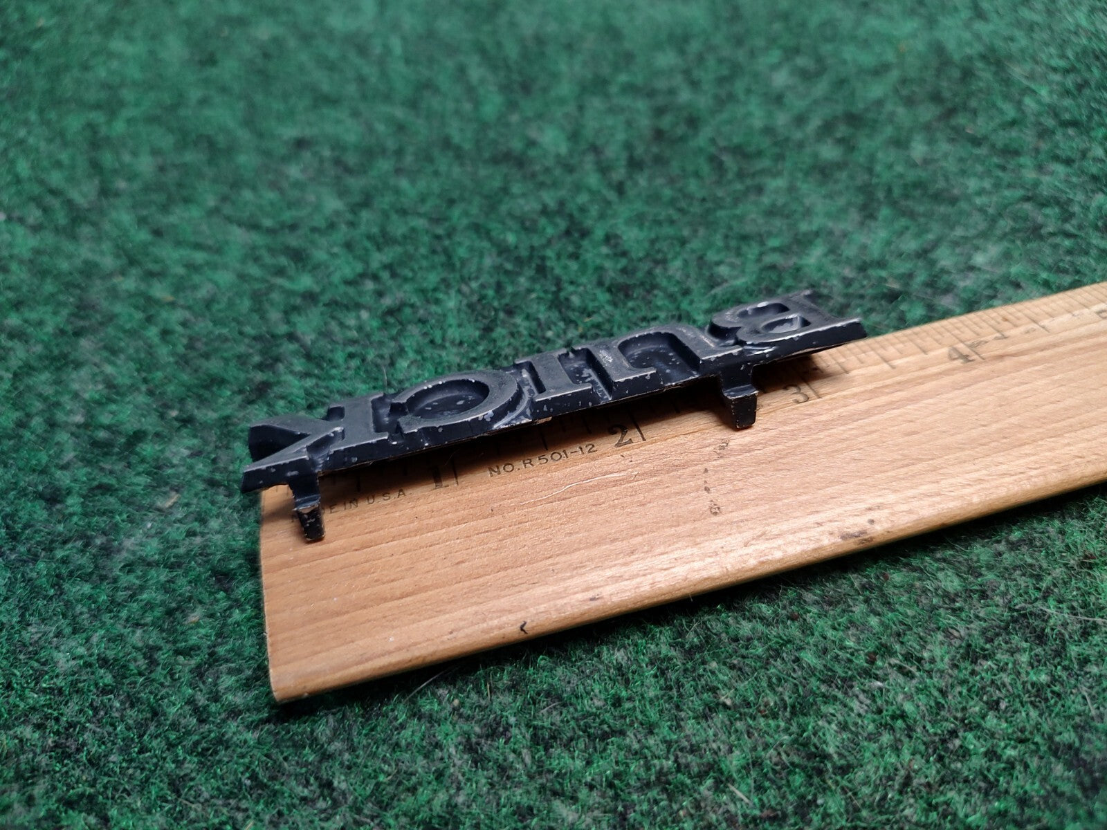 2003 2004 BUICK PARK AVENUE FRONT GRILLE EMBLEM BADGE SYMBOL 02 03 USED OEM 4S4