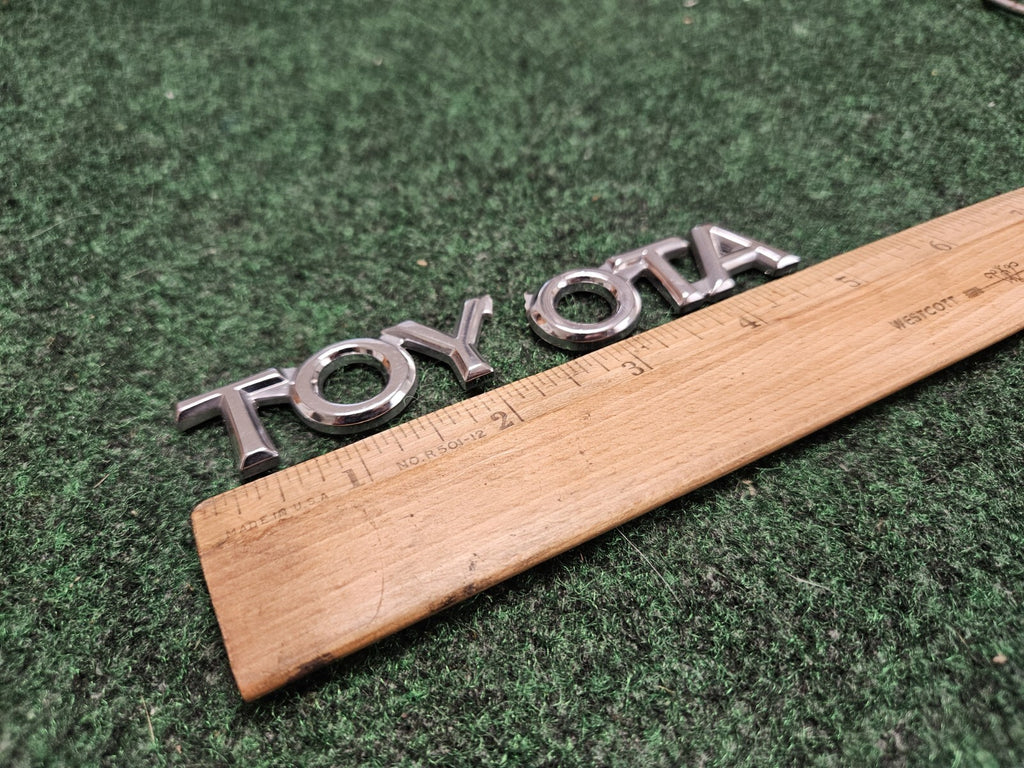 Toyota Chrome Plastic 4.5" Emblem Badge Logo Nameplate Name Plate CRACKED CL4