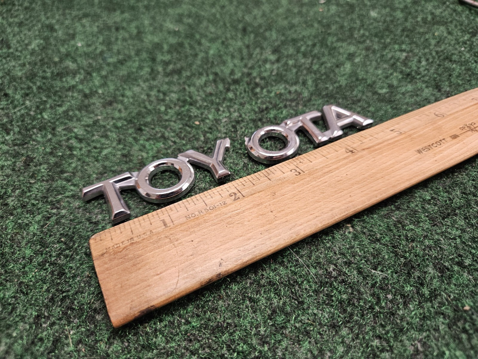 Toyota Chrome Plastic 4.5" Emblem Badge Logo Nameplate Name Plate CRACKED CL4