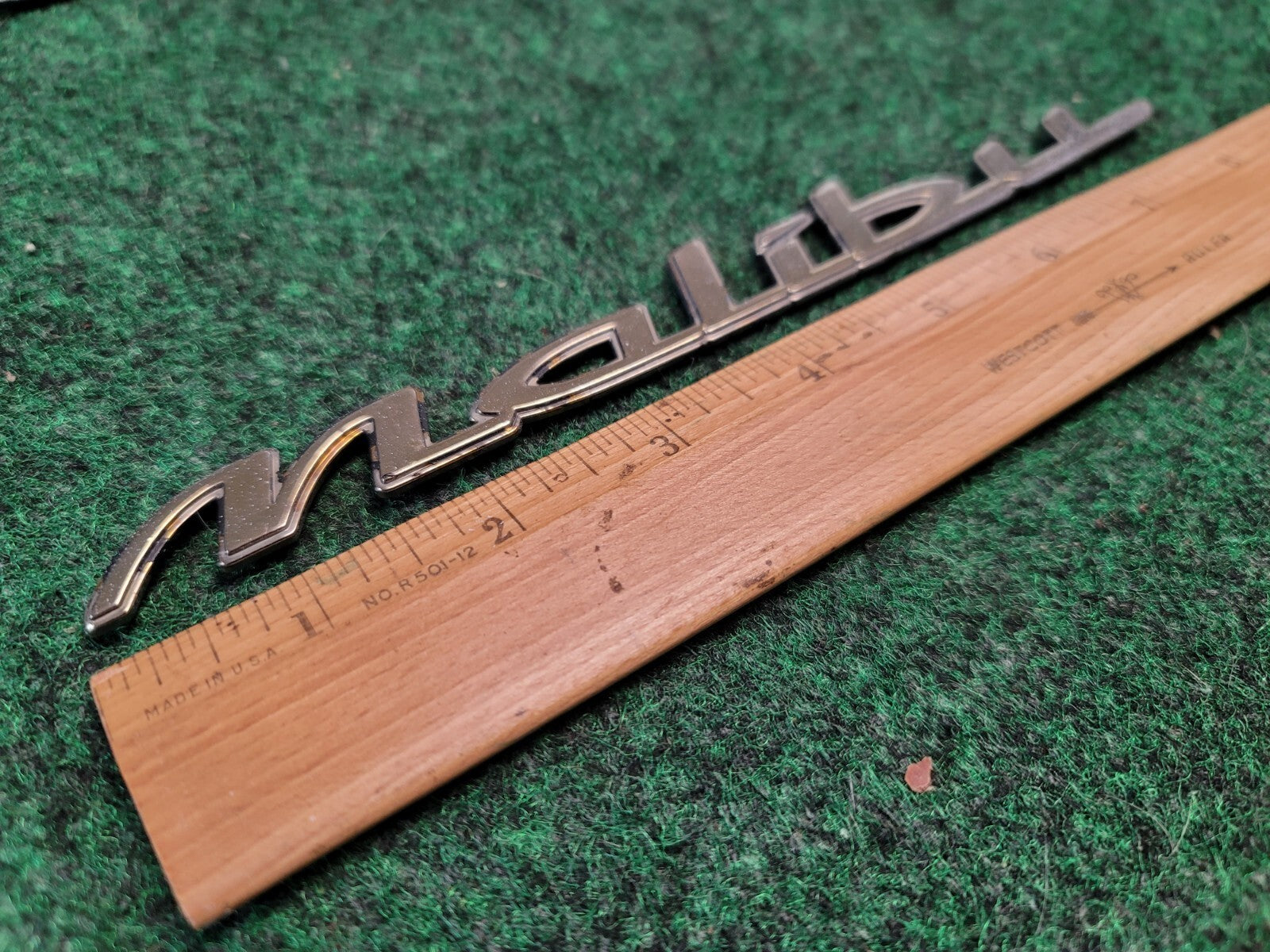 97 98 99 00 01 02 03 CHEVROLET MALIBU REAR GOLD EMBLEM LOGO BADGE SIGN  2M4