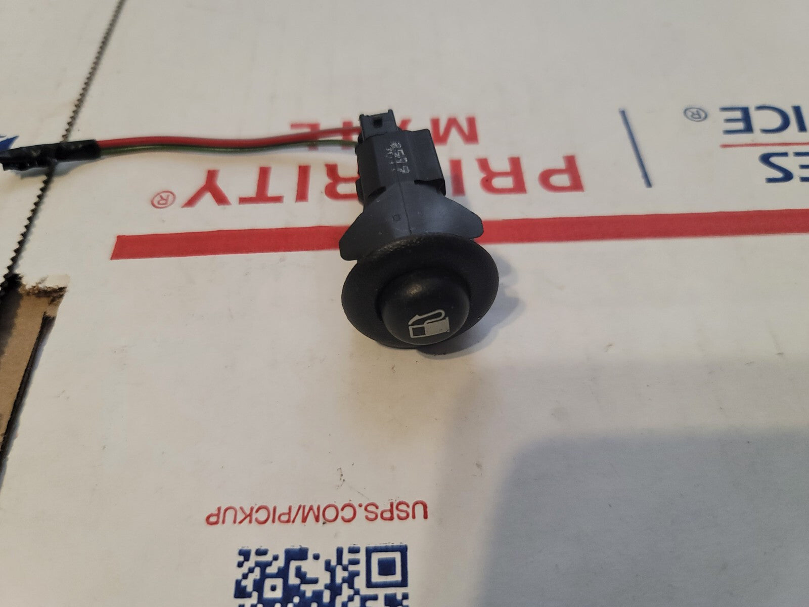 Dodge Durango Jeep Grand Cherokee Fuel Door Switch Access Button Mopar OEM 8L1