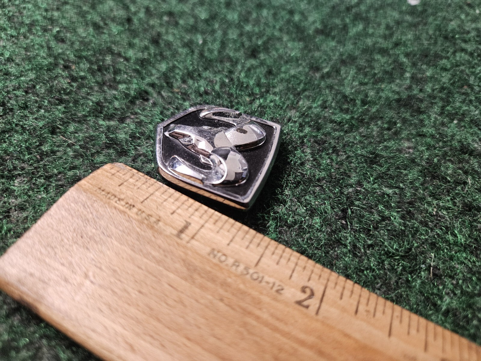 DODGE STEERING WHEEL EMBLEM RAM 1500 2500 CHARGER OEM DURANGO CARAVAN 4S1