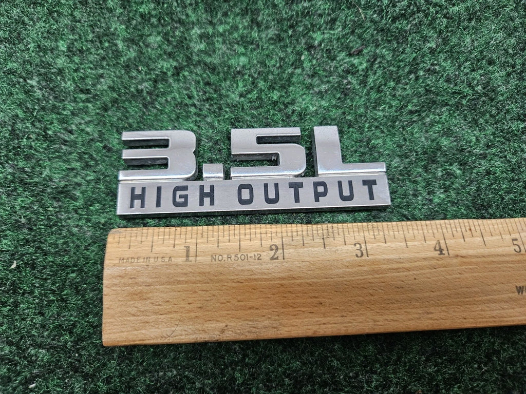 Dodge Charger Magnum 3.5L HIGH OUTPUT Nameplate Emblem 04806330AA GL1