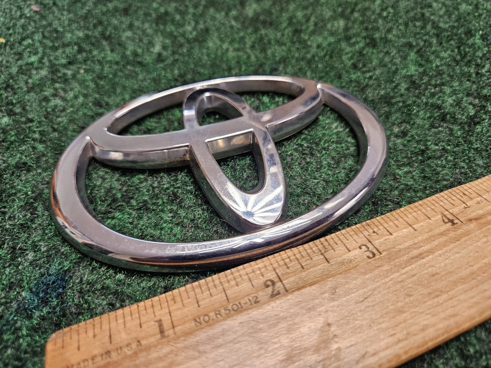 TOYOTA 2485 CHROME EMBLEM LOGO BADGE SYMBOL SIGN USED OEM 5M2