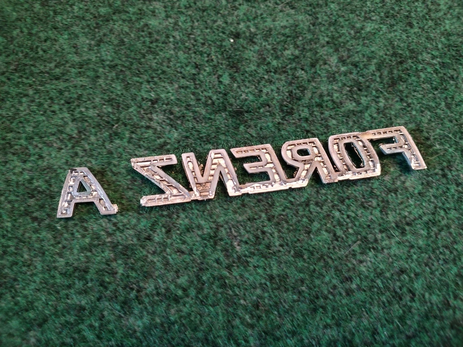 04 05 06 - 08 Suzuki Forenza Emblem Nameplate Rear Trunk Lift Gate Hatch OEM 3S1