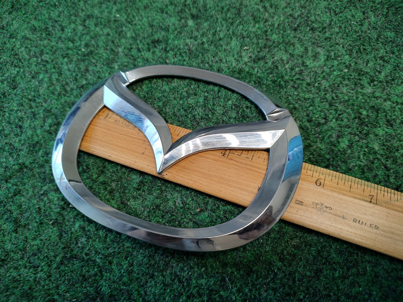 06 07 08 09 10 MAZDA 5 REAR GATE CENTER EMBLEM LOGO BADGE SIGN 2M9