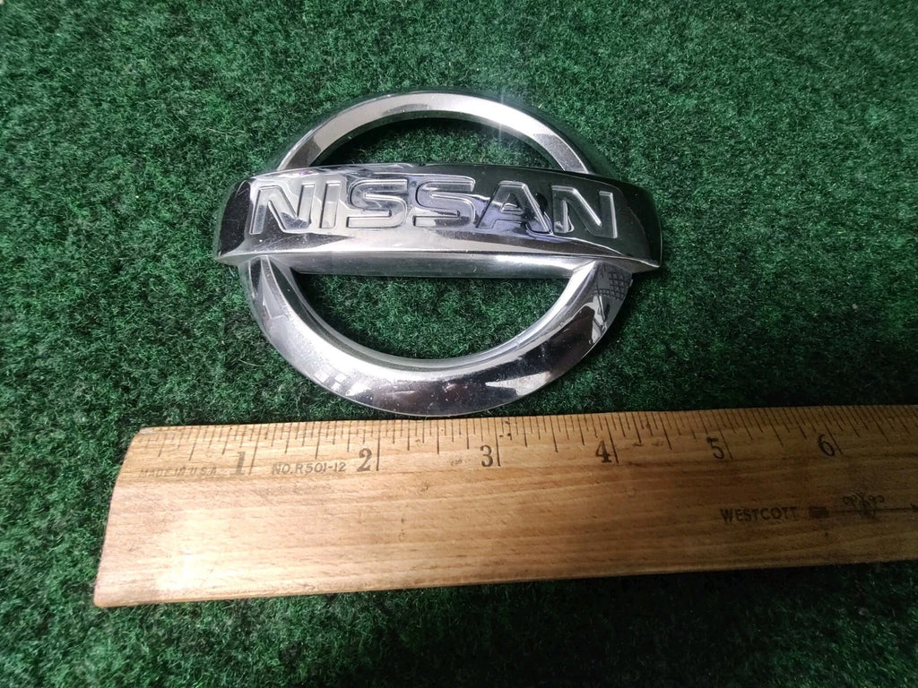 2002 2003 2004 NISSAN XTERRA FRONT CHROME EMBLEM LOGO BADGE SYMBOL OEM 4L8