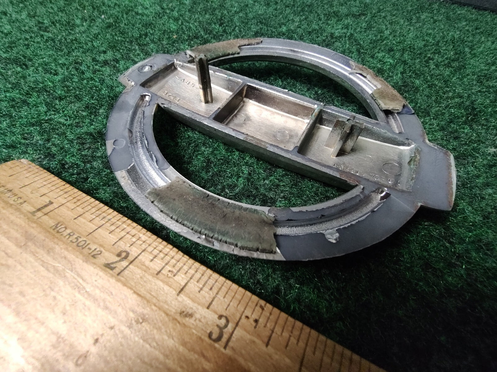 2002 2003 2004 NISSAN XTERRA FRONT CHROME EMBLEM LOGO BADGE SYMBOL OEM 5m3 5m6