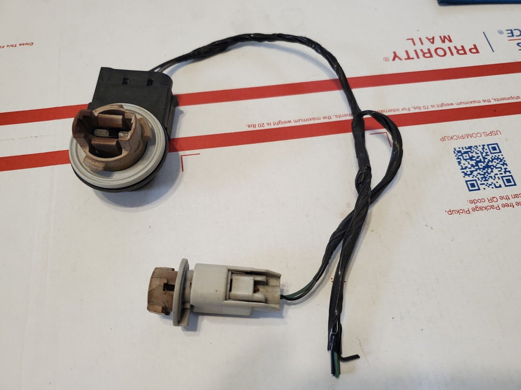Unkown Make / Model Taillight Wiring Pigtail  3L9