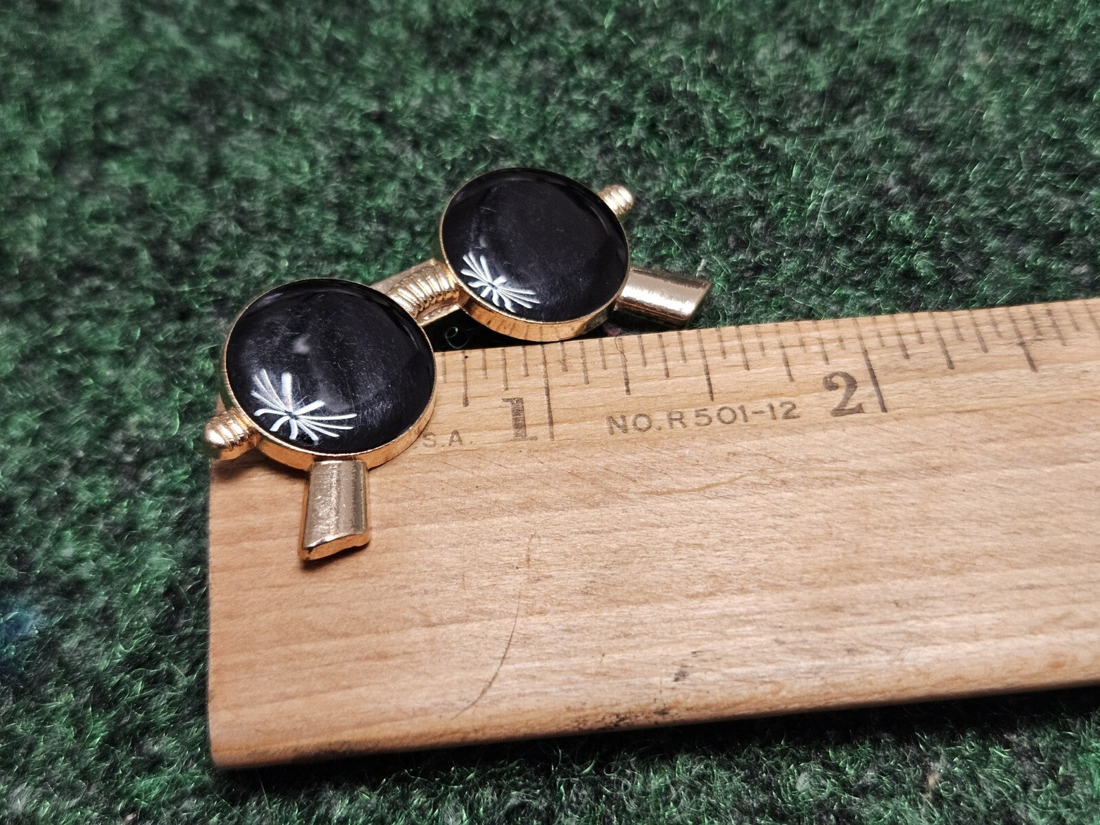 Oval Sunglasses in Gold Tone Metal Lapel Pin Brooch 1.75"