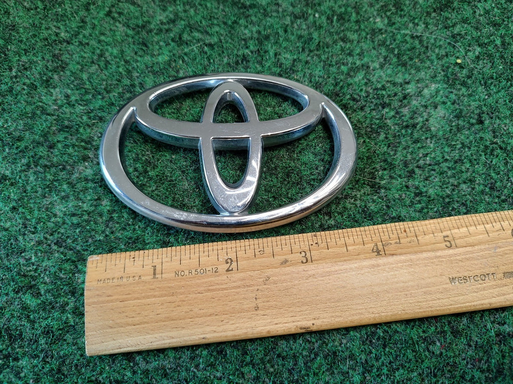 2002-2006 Toyota Camry XLE V6 Emblem Logo Symbol Badge Rear Tailgate Chrome 3S9