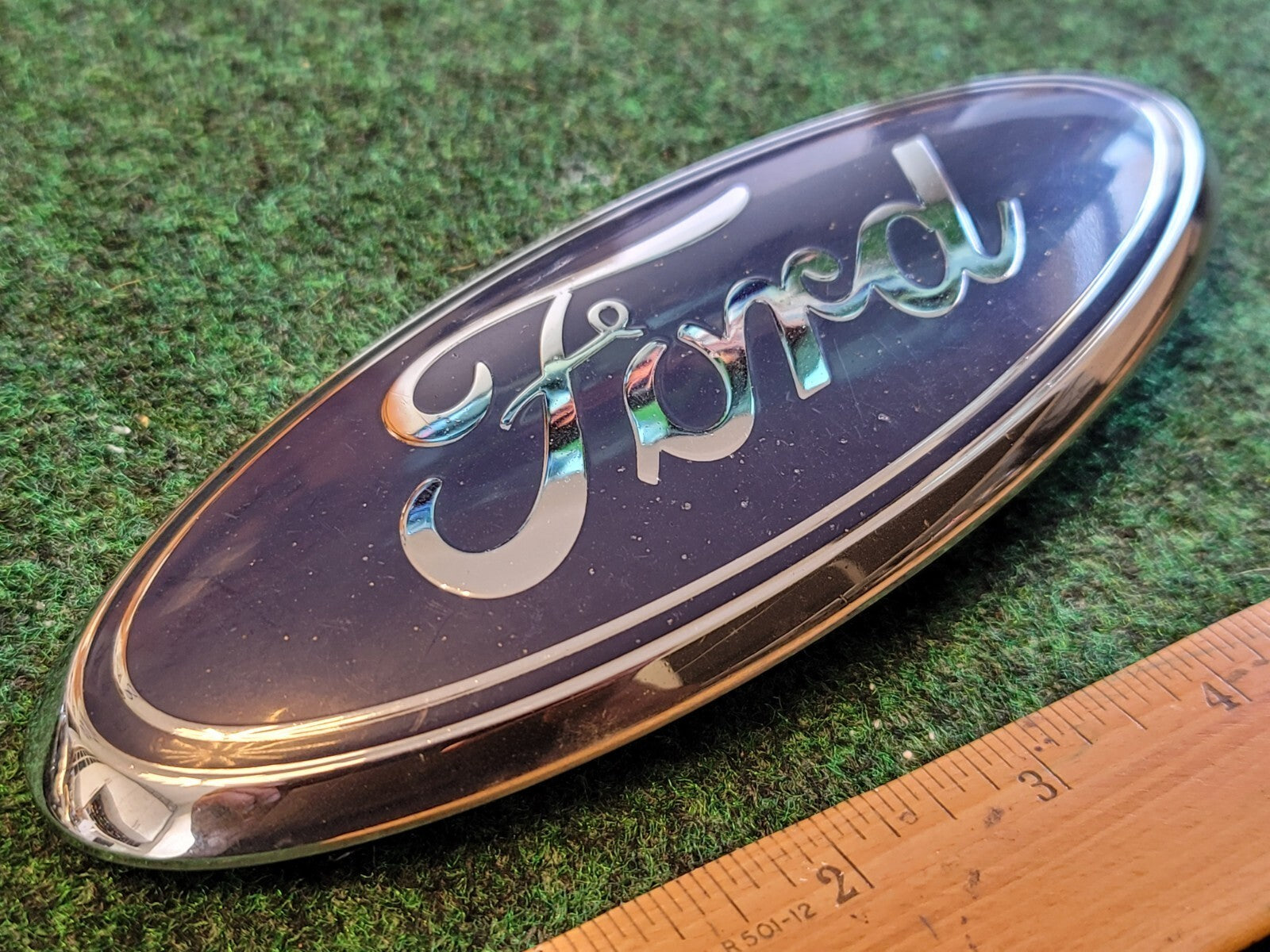 2005 2006 2007 Ford 500 2006 Fusion Grille Emblem 5F93-8B262-AA OEM 1M2