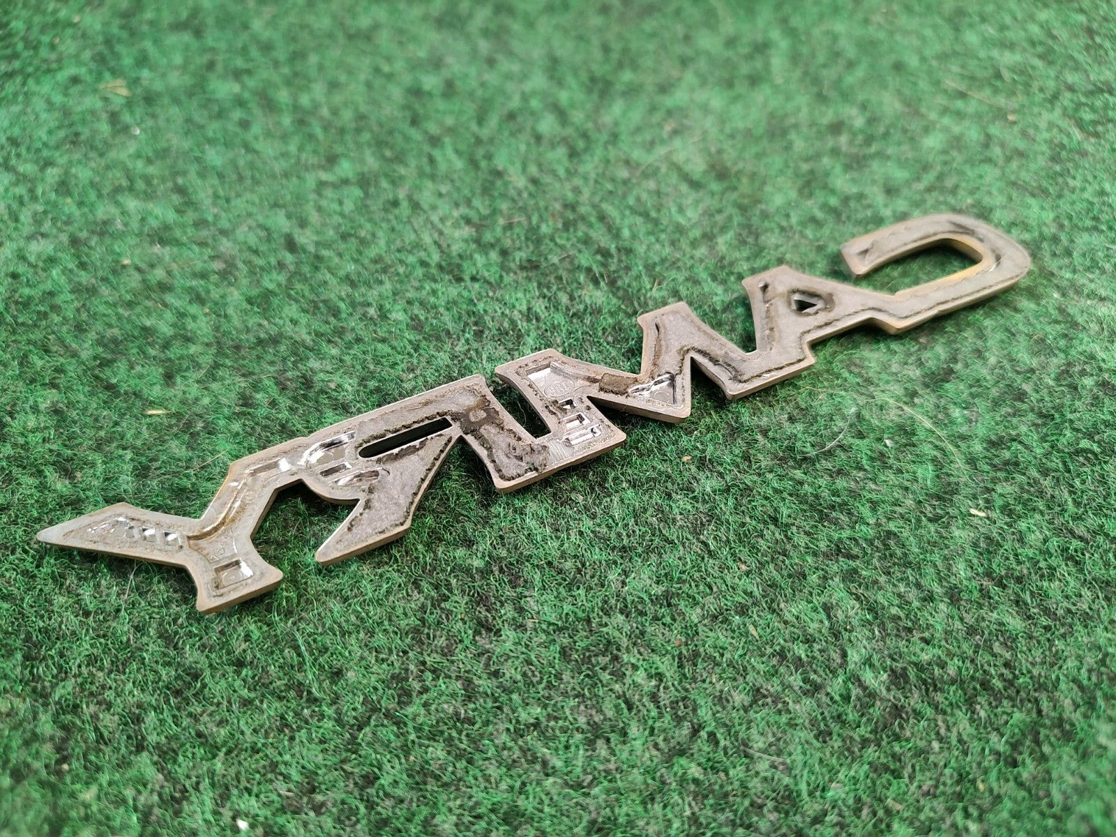 97 98 99 00 01 TOYOTA CAMRY GOLD REAR TRUNK EMBLEM ORNAMENT BADGE LOGO 1S1