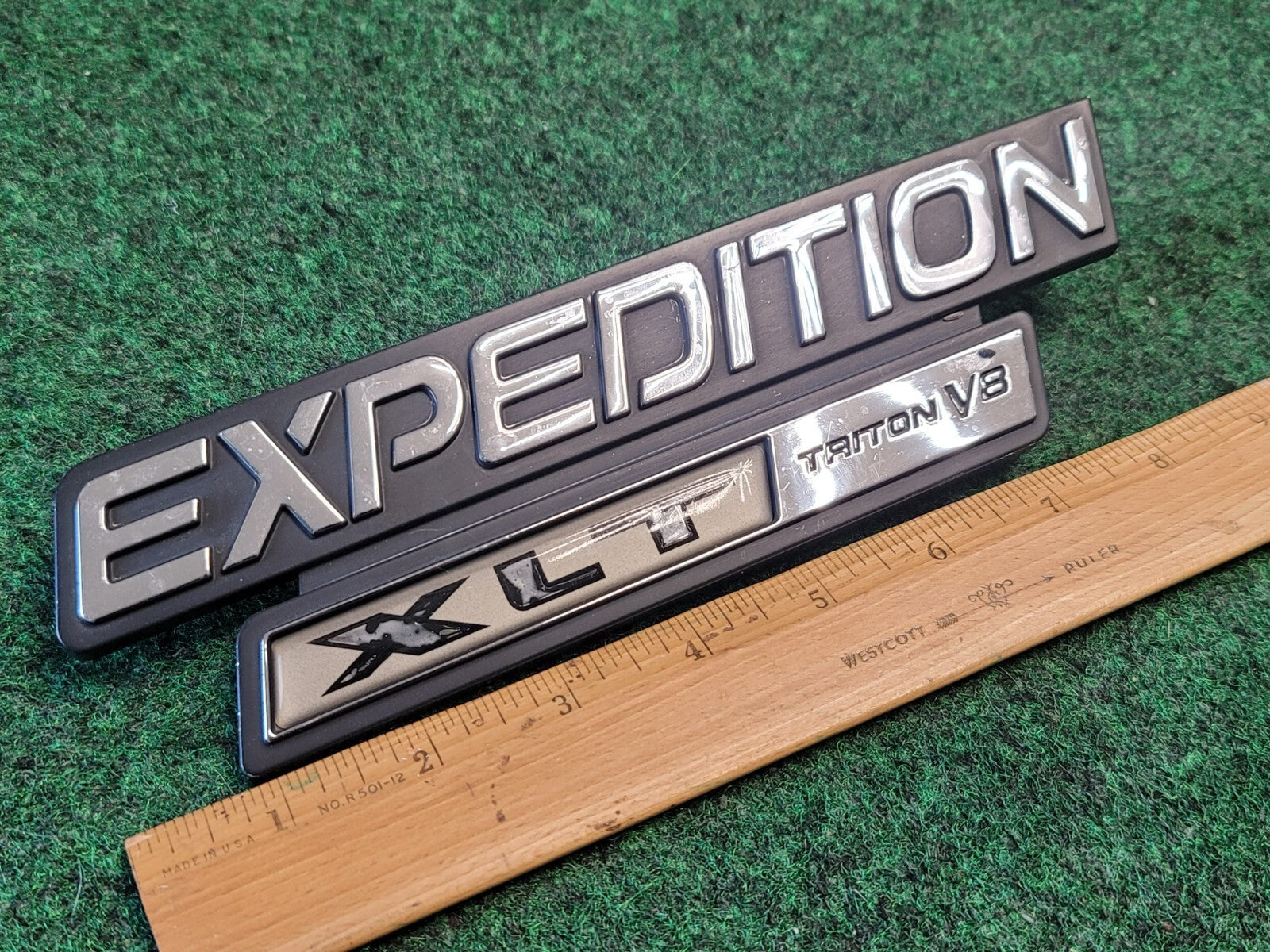 1998 - 2002 Ford Expedition XLT Triton V8 Emblem Eddie Bauer XL14-16B114-AA 1M6