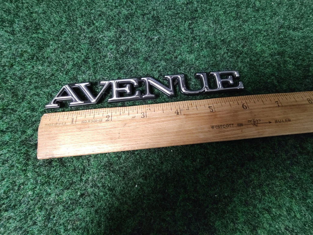 BUICK PARK AVENUE SIDE EMBLEM LOGO BADGE SYMBOL NAME PLATE BADGE USED 7S2