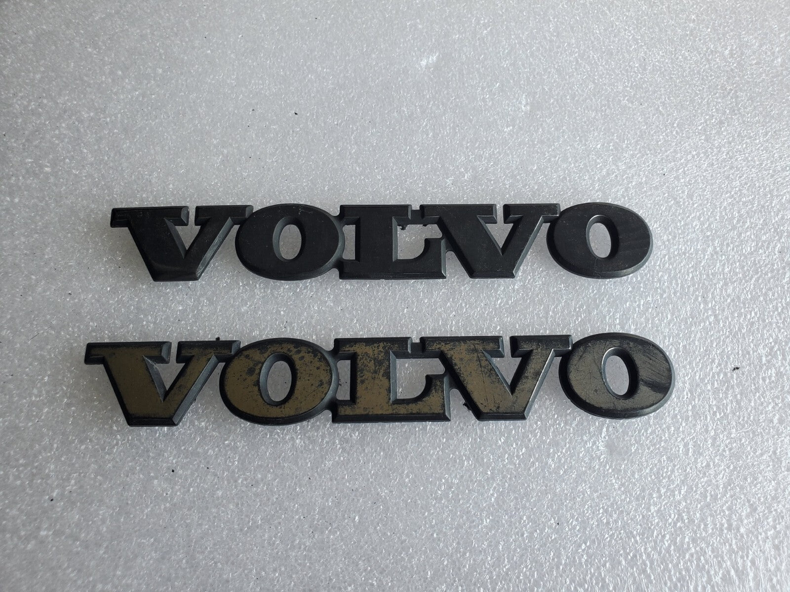 (2) Volvo OEM NAME PLATE Emblem Badge Logo Nameplate OEM VNTG