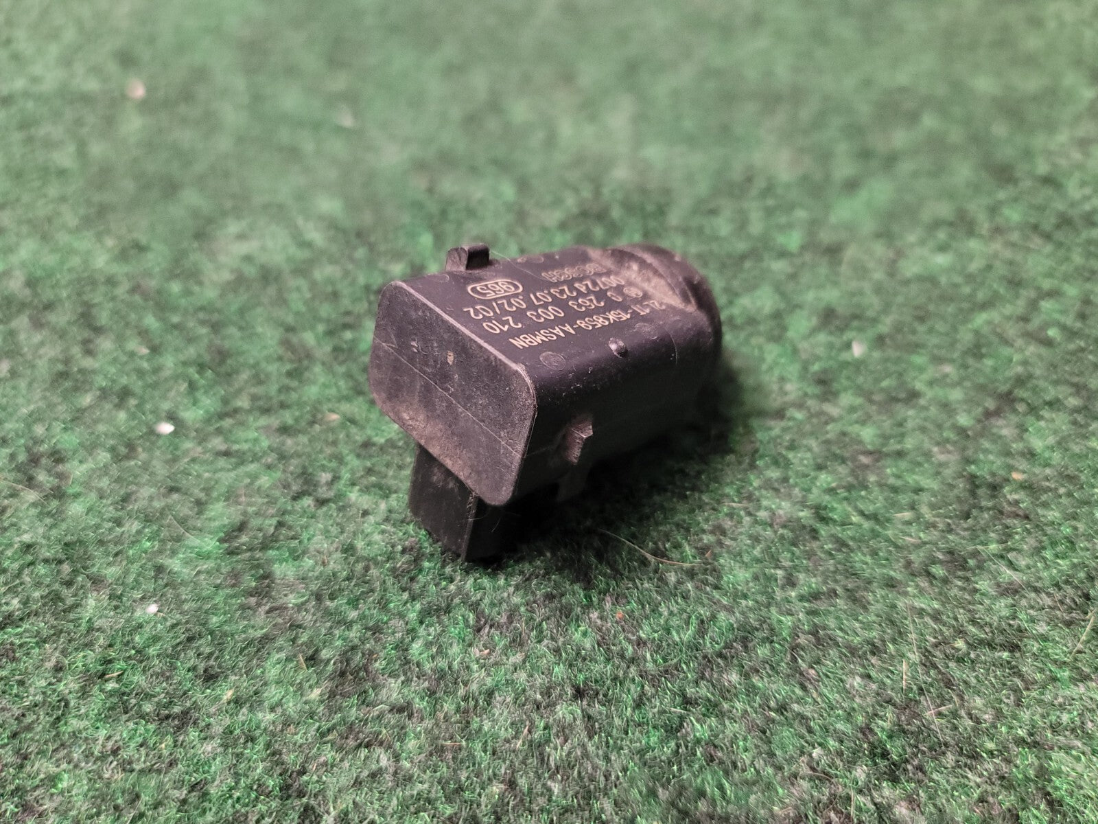 03-06 Lincoln Navigator Bumper Parking Assist Sensor OEM 2L1T-15K859-AA 9L2