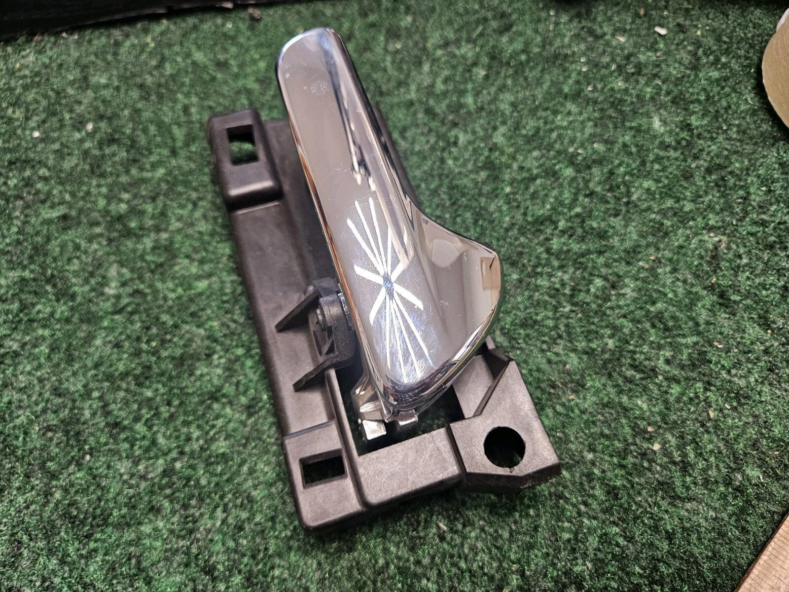 2011-2018 JEEP GRAND CHEROKEE  DURANGO RH FRONT REAR INTERIOR DOOR HANDLE 5M7