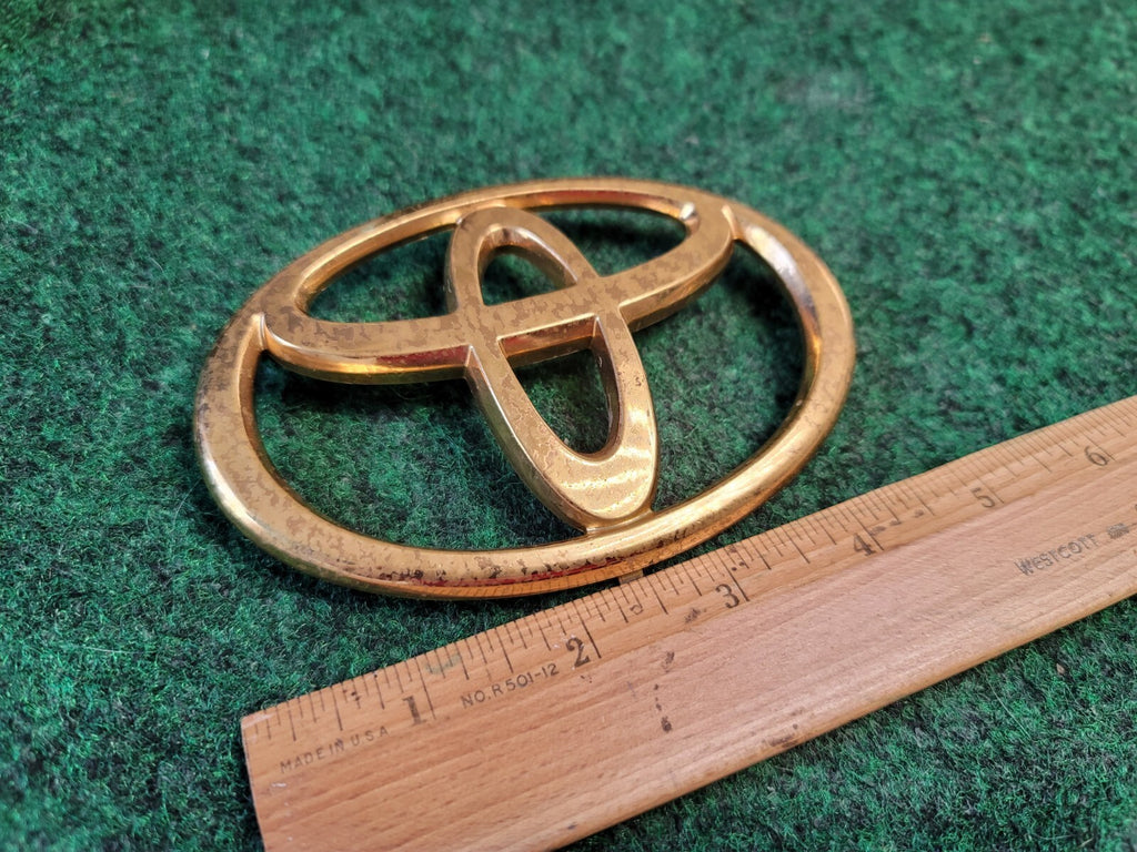 TOYOTA MATRIX GRILLE EMBLEM 75311-AA030 OEM Gold 1M9