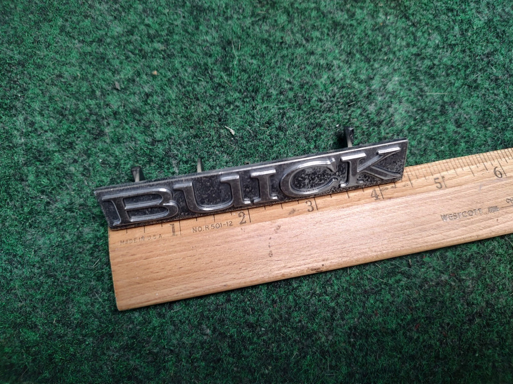 GM 10242357 Name Plate Emblem BUICK Front Grill Name Plate Nameplate 3S3