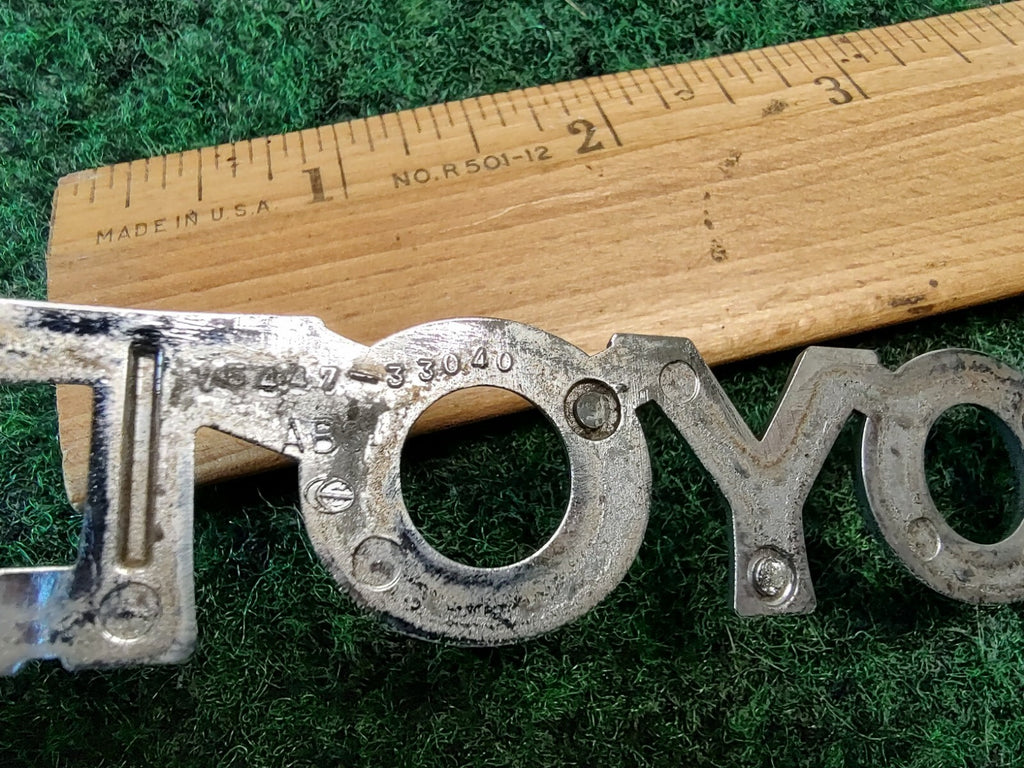 1997-2001 Toyota Camry Rear Trunk Lid Emblem Badge Chrome OEM 75447-33040 3S8