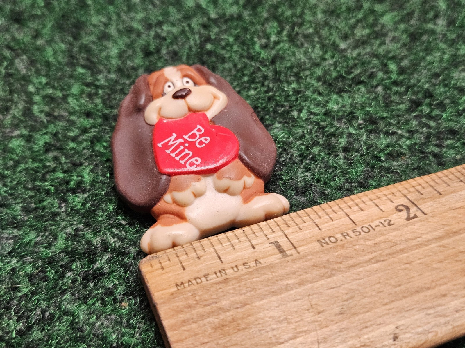 VINTAGE HALLMARK BE MINE RED HEART PUPPY DOG VALENTINE LAPEL PIN