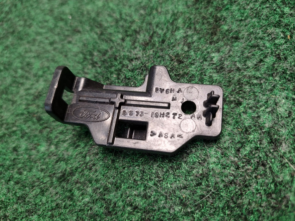 13-20 Ford Fusion Back up Camera Rear Bracket Support (Holds Camera In Place)2S3