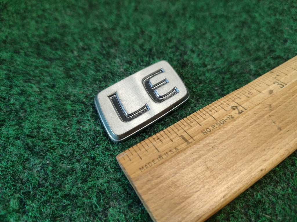 1997-2001 Toyota Camry LE Rear Trunk Lid Emblem Silver OEM 75443-33080 3S9