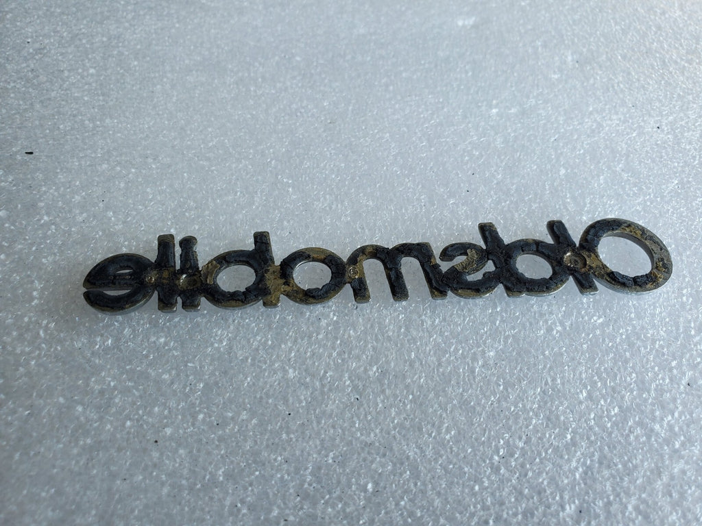 (1) Oldsmobile OEM Chrome Metal Emblem Badge Logo Nameplate Name Plate VNTG