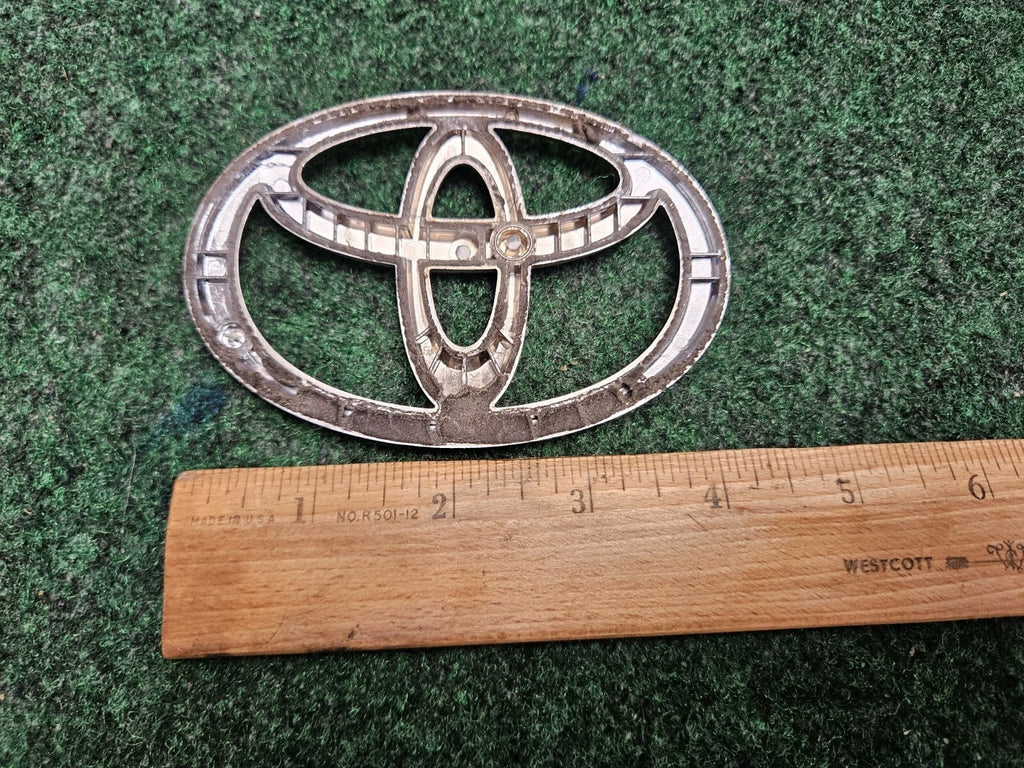 TOYOTA 2485 CHROME EMBLEM LOGO BADGE SYMBOL SIGN USED OEM 5M2