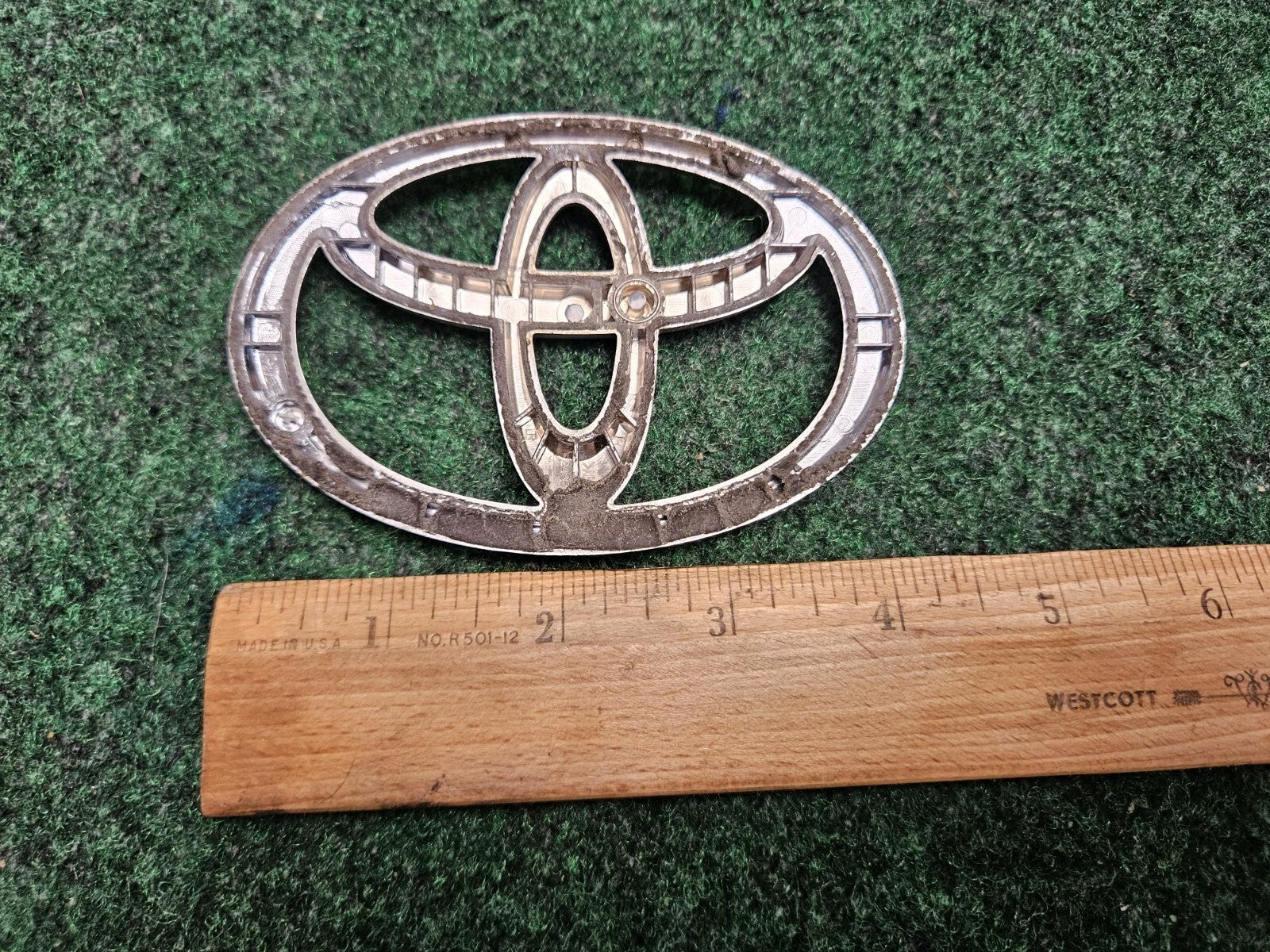 TOYOTA 2485 CHROME EMBLEM LOGO BADGE SYMBOL SIGN USED OEM 5M2