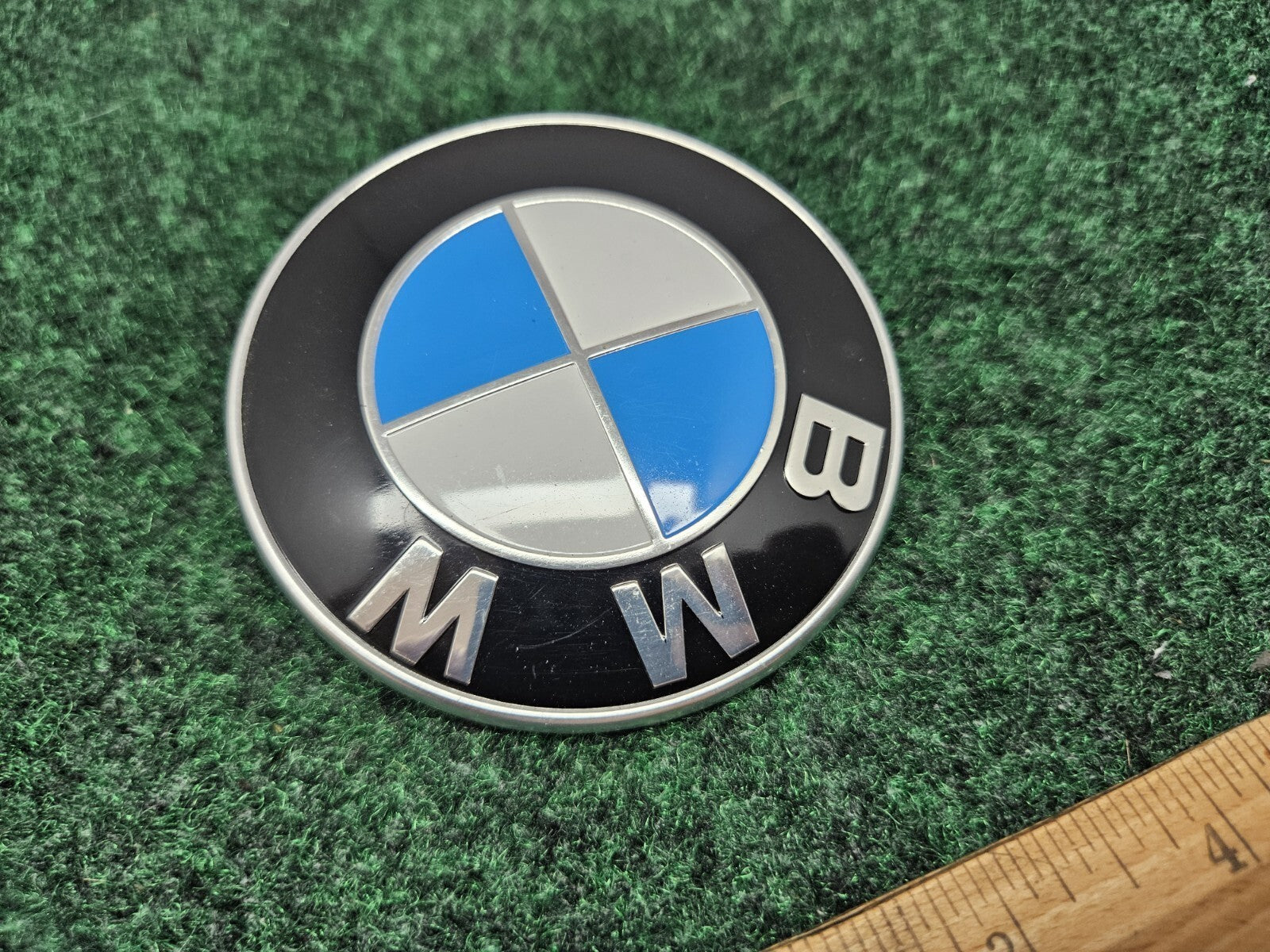 Front BMW Genuine Emblem Badge 8 132 375 05 DE 2004-2009 BMW 5 Series GL1