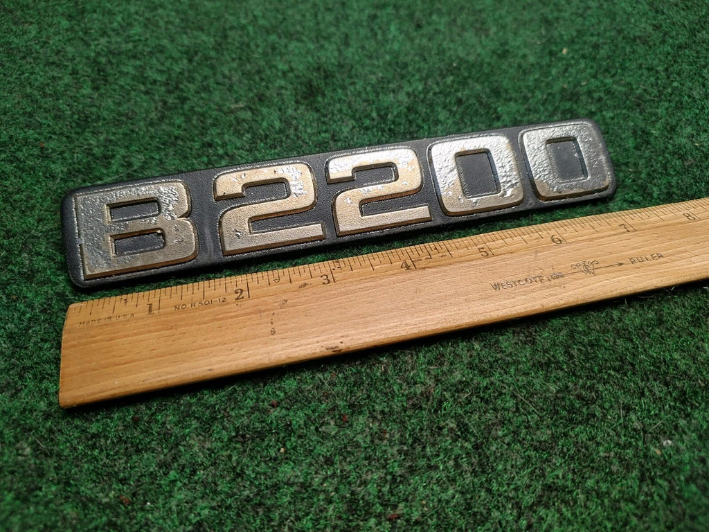 1986-1993 MAZDA B2200 SIDE FENDER EMBLEM BADGE SYMBOL LOGO NAMEPLATE 2S4