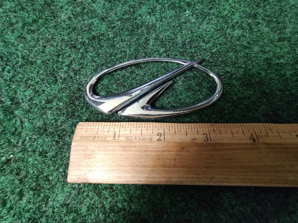 Vintage OLDSMOBILE Chrome EMBLEM SYMBOL BADGE OEM Nameplate 7L8
