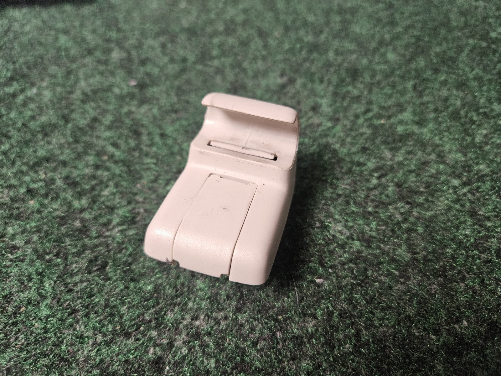 2006-2012 Land Rover Range Rover Sport Beige Sun Visor Clip Retainer OEM 4S7