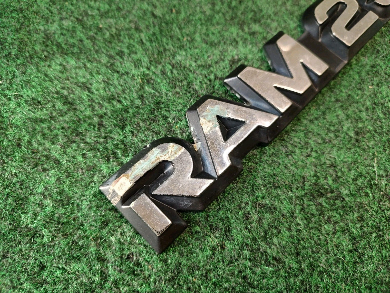 1994-2001 Dodge Ram 2500 Door Fender Nameplate Emblem 55295311 OEM 1S1