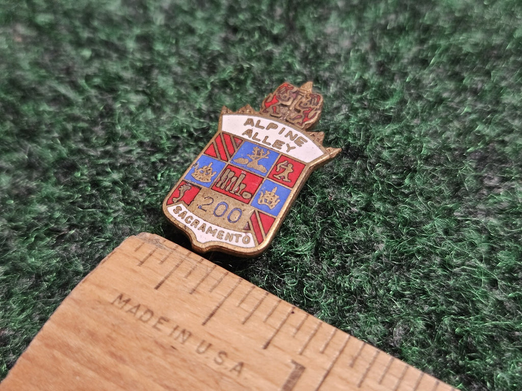 Vintage Alpine Alley Sacramento Lapel Pin Hat Jacket Vest EUC