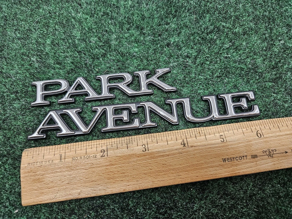 BUICK PARK AVENUE SIDE EMBLEM LOGO BADGE SYMBOL NAME PLATE BADGE USED GL1