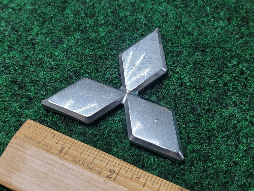 02 03 Mitsubishi Galant Front Grille Emblem Triple Diamond Logo Badge OEM 1M1