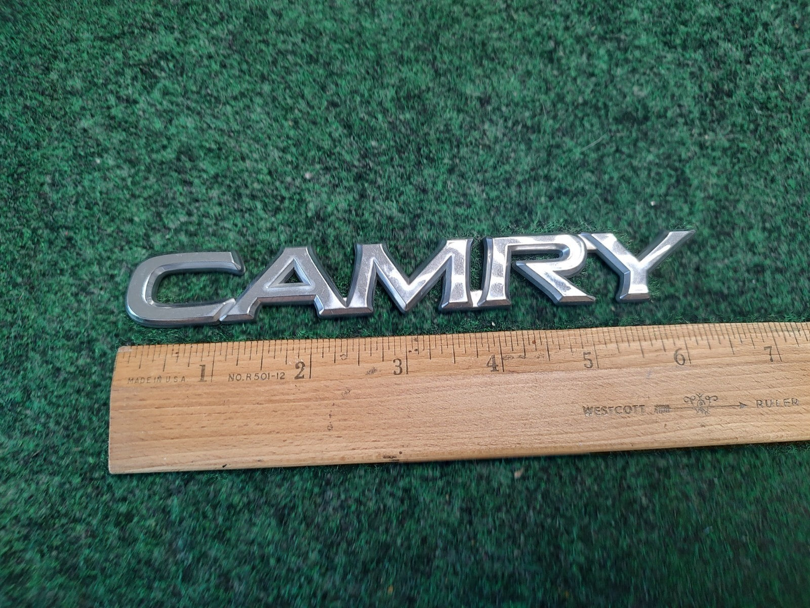 97 98 99 00 01 Toyota Camry Emblem Badge Letters Logo Trunk Rear Chrome OEM 4S4