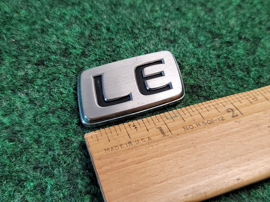 1997 - 2001 Toyota Camry LE Rear Deck Trunk Lid Emblem 75443-33080 2M3