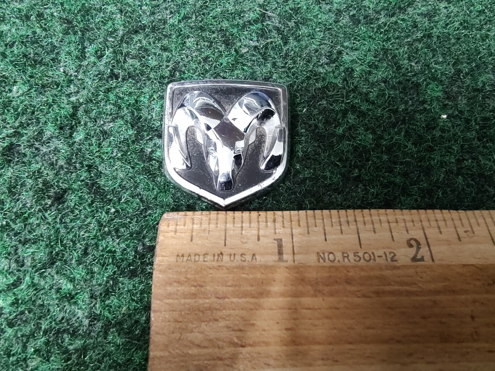 DODGE STEERING WHEEL EMBLEM RAM 1500 2500 CHARGER NITRO DURANGO CARAVAN 7S2