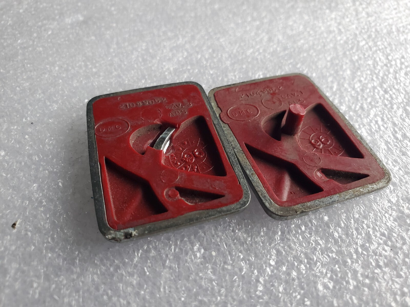 (2) Saturn 1991-2002 LS SL Fender Emblem Badge Logo Nameplate Name 21049052 VNTG